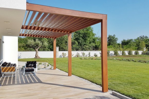 Pose de pergolas bioclimatique par paysagiste à Guérande